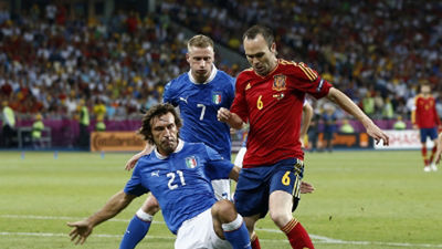 Iniesta, Neymar, Cavani y Chicharito liderarán a sus selecciones en la Confederaciones