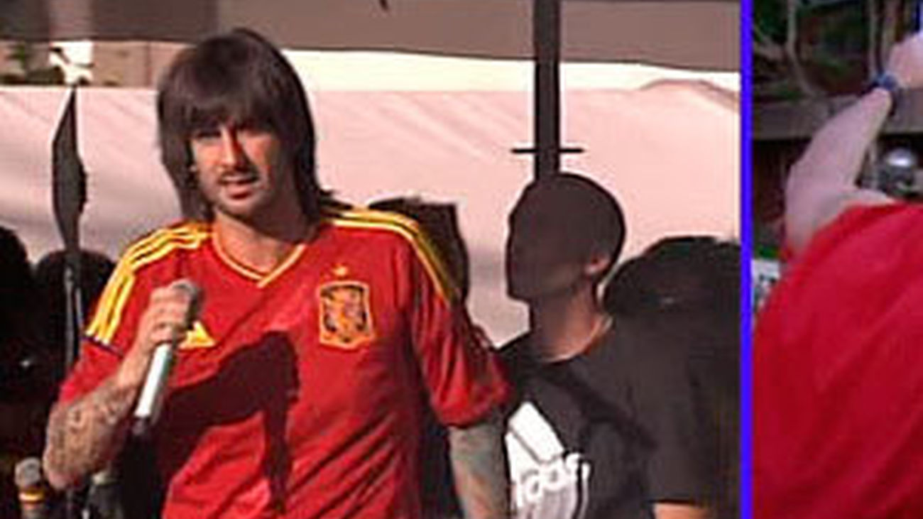 Melendi con la Selección en la celebración de Cibeles