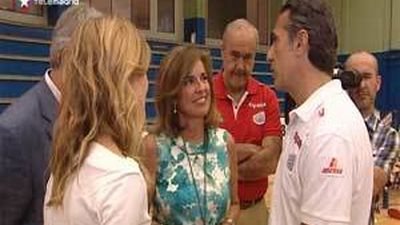 Ana Botella con la selección española de baloncesto