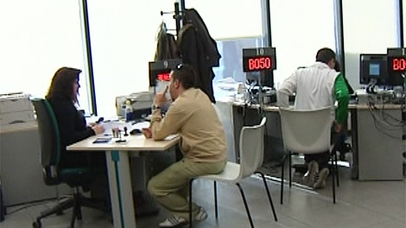 Empleo podrá suspender la prestación a  un parado si aprecia "indicios suficientes de fraude"