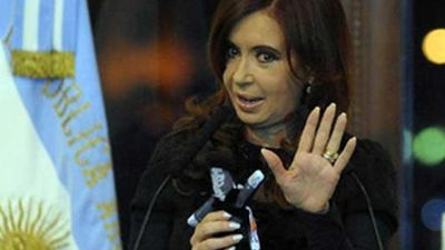 La presidenta argentina presenta a "Cristinita", su muñeca