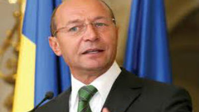 El Parlamento rumano vota a favor de destituir al presidente, Traian Basescu