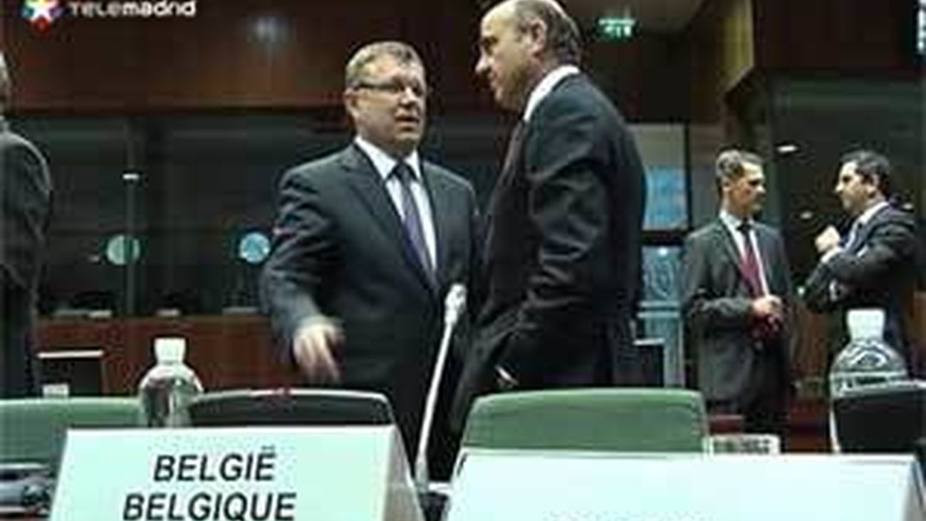 Bruselas prevé dar a España un año más para bajar déficit a cambio de "medidas adicionales"