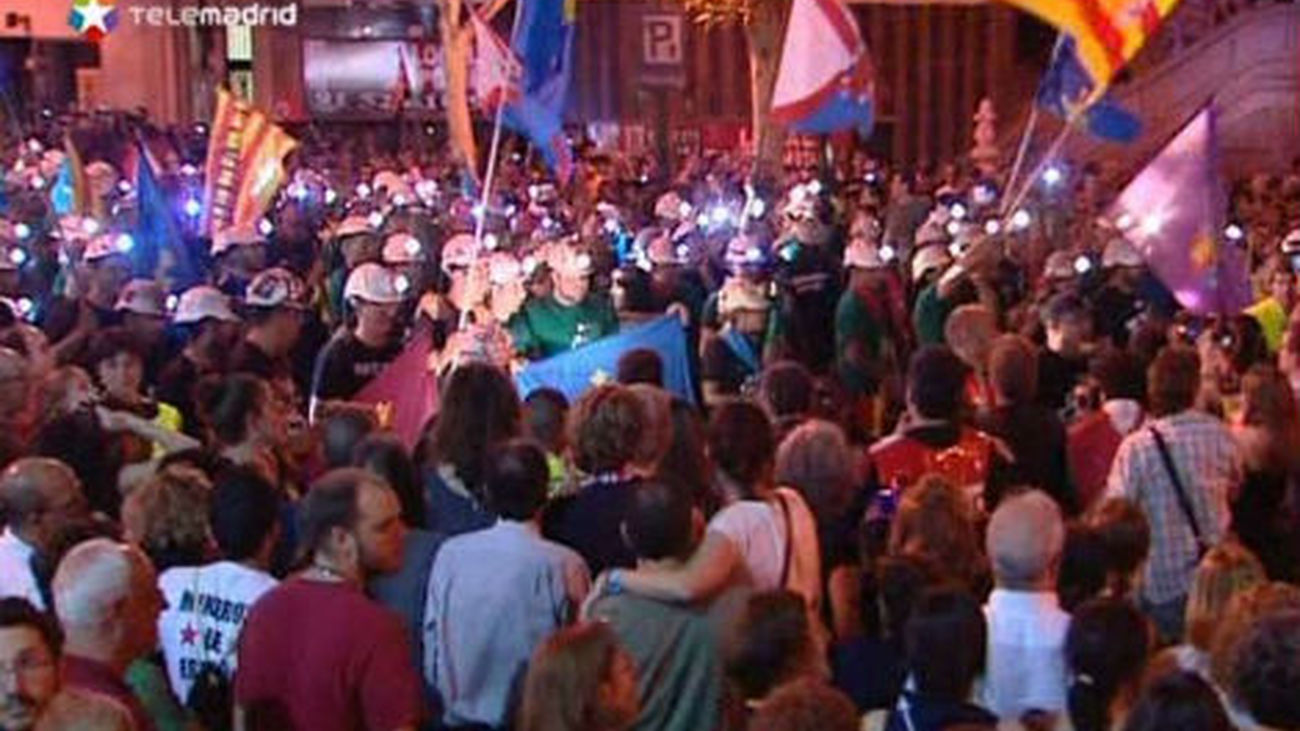 La "Marcha Negra" desembarca en Puerta del Sol arropados por miles de personas
