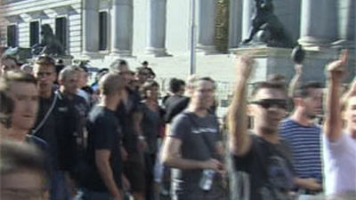 Policías nacionales y bomberos piden la dimisión de Rajoy ante el Congreso