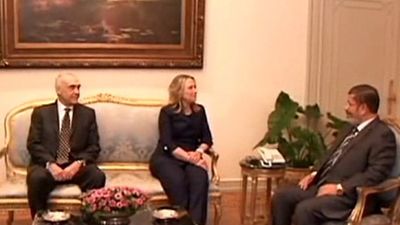 Clinton dice al jefe de la Junta Militar que Egipto es un "socio estratégico"