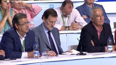 Rajoy: El Gobierno trabaja para los que aplauden, callan e incluso protestan