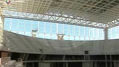 González visita las obras del Palacio de Deportes "Andrés Torrejón" de Móstoles