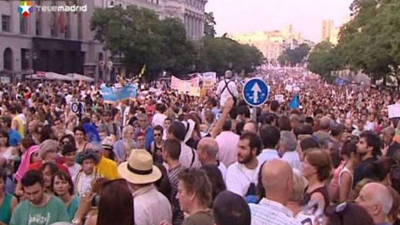 Cientos de miles de personas salen a la calle en Madrid contra los “recortes”