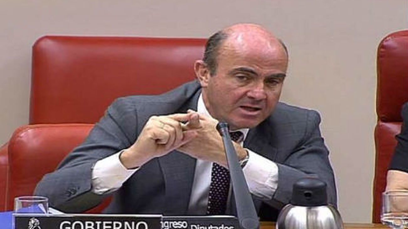 De Guindos descarta el rescate y pide actuaciones ante la "irracionalidad" de los mercados