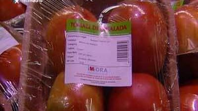 Mariño firma un convenio con Alcampo para la venta y promoción de tomates madrileños