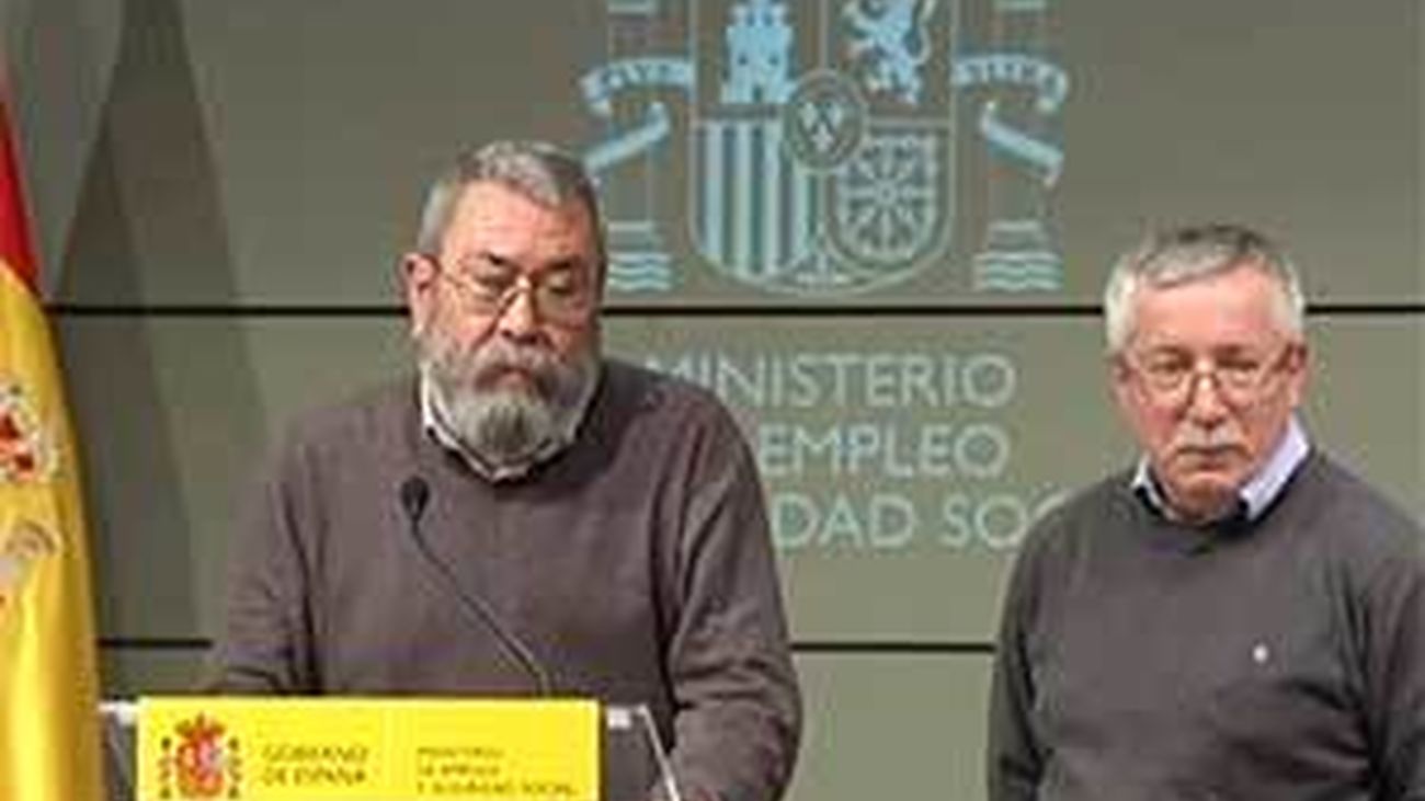 Rajoy analiza la evolución de la crisis con Toxo y Méndez en la Moncloa