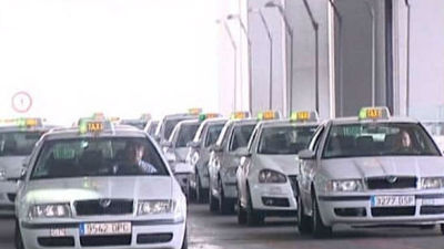 Los taxistas de Madrid podrán cobrar una tarifa fija al aeropuerto de Barajas