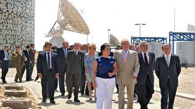 El rey visita el centro satelital de Hispasat en Arganda del Rey