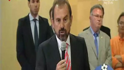 Ángel Torres manda una reprimenda a García por "hablar tanto con la prensa" sobre lo que quiere