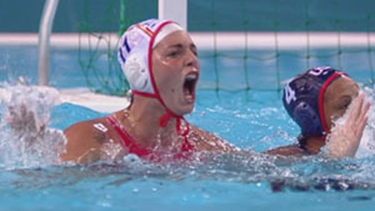 Las chicas de waterpolo consiguieron remontar