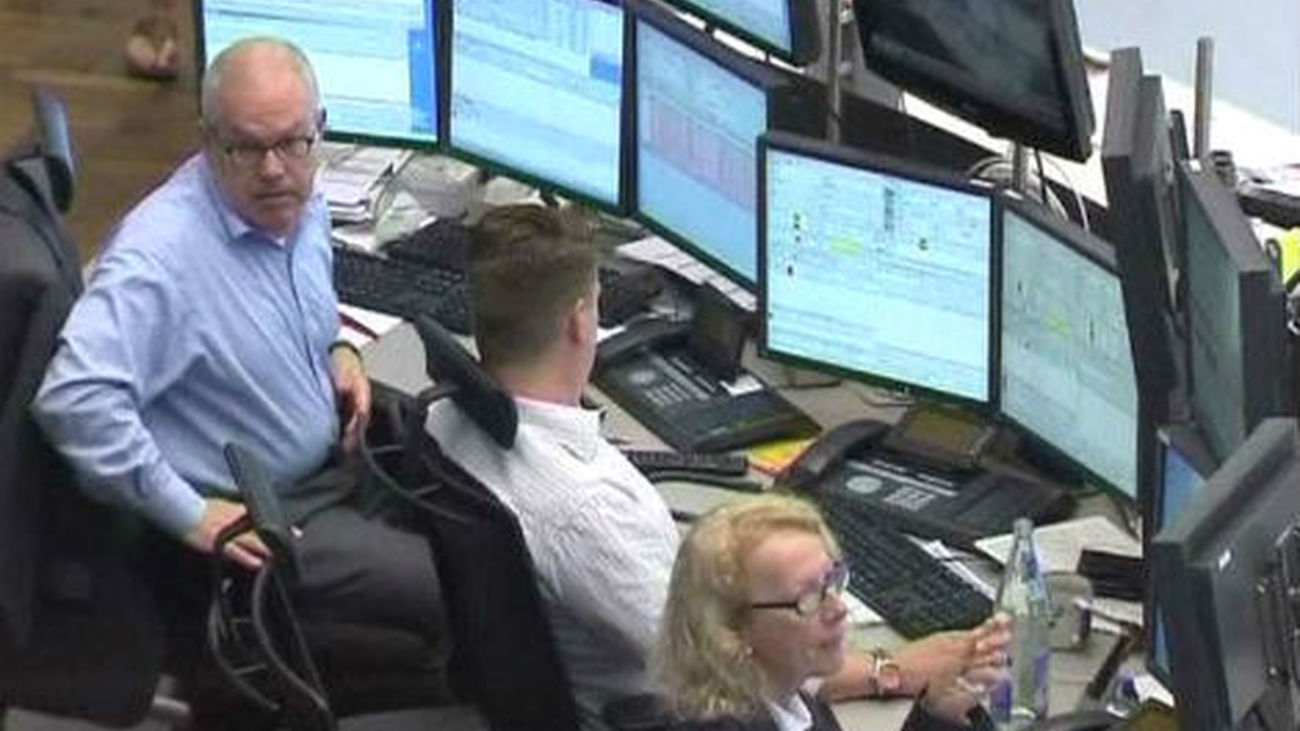 La prima de riesgo de España cae ligeramente en la apertura hasta 543 puntos