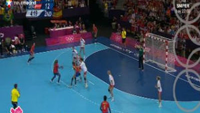 Las chicas de balonmano buscan un triunfo sobre Suecia que permita rozar los cuartos