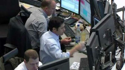 La prima de riesgo se sitúa por debajo de la italiana por primera vez desde marzo de 2012