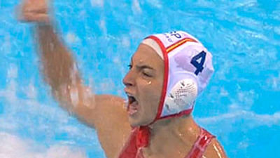 Las chicas de waterpolo a las puertas de ser primeras de grupo
