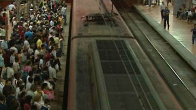 Renfe cifra en un 2,3% el seguimiento de  la huelga y los sindicatos lo elevan al 75%