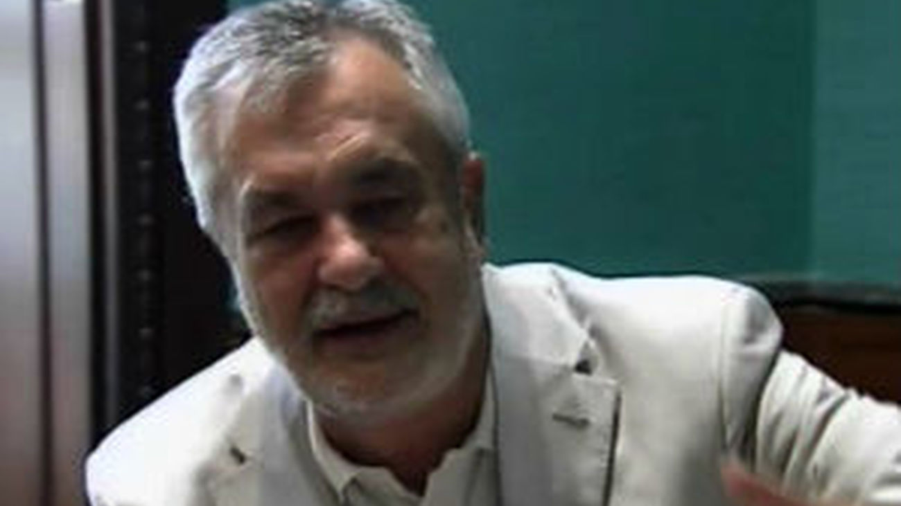 Griñán dice que "en absoluto" se plantea dirigir el PSOE