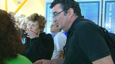 Los cooperantes dicen ante de partir hacia Tinduf que el Gobierno se precipitó