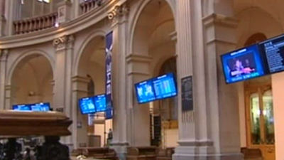 El Ibex cede un 0,84% cerrando por encima de los 7.100 puntos y la prima en 547 puntos