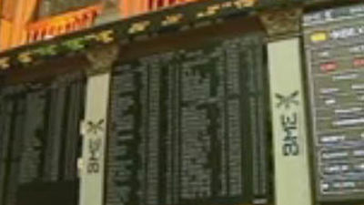 El IBEX 35 baja el 0,56% hasta los 7.100 puntos y la prima de riesgo en 540 puntos