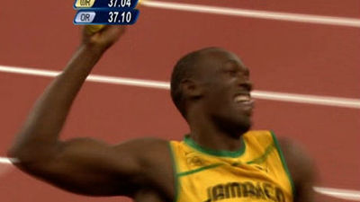 Bolt culmina el doble triple con un récord mundial en 4x100