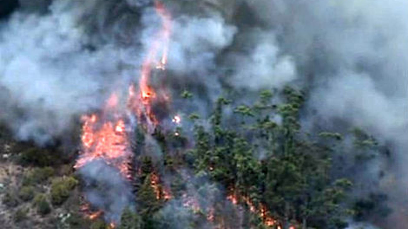 La Gomera continúa ardiendo mientras que se estabilizan el resto de incendios