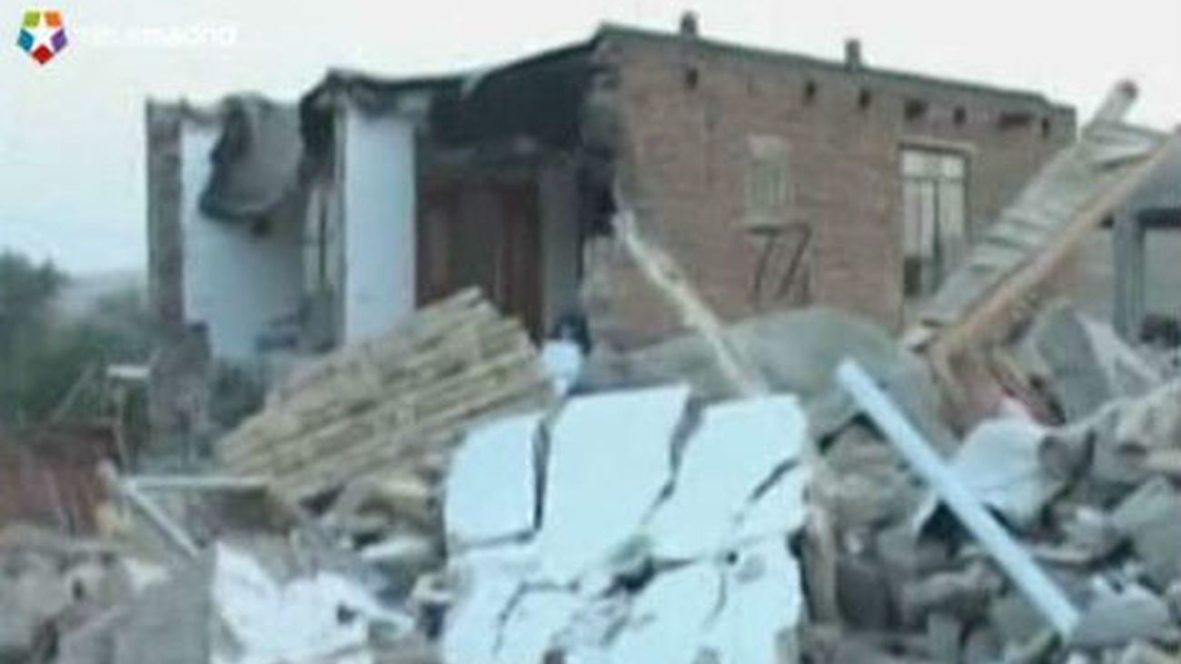 Irán confirma 306 muertos y 3.037 heridos en terremotos en el noroeste