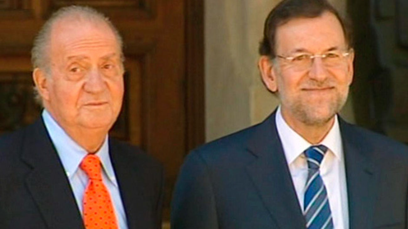 Rajoy anuncia que mantendrá la ayuda de 400 euros a los parados sin cobertura