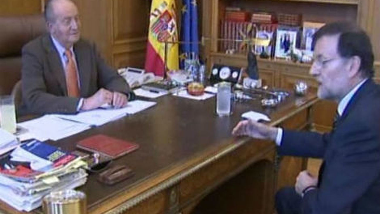 El rey y Rajoy tratarán hoy los ajustes económicos en su primera reunión en Marivent
