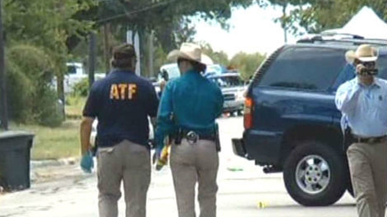 Tres muertos y 4 heridos en tiroteo cerca de universidad en Texas