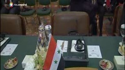 El primer ministro desertor dice que el régimen sirio es está "derrumbando"