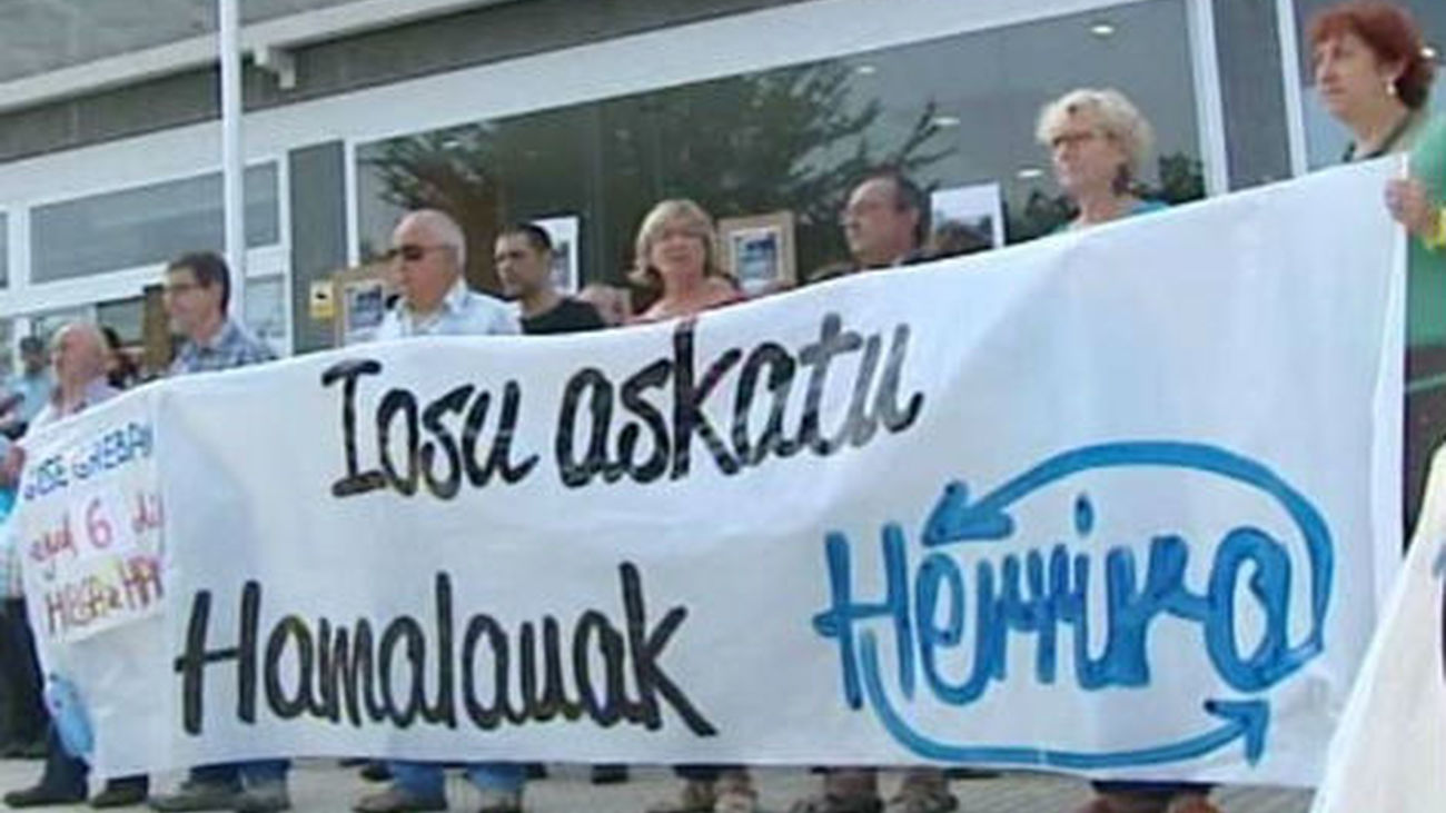 Ya son 225 etarras en huelga, pero Prisiones detecta casos de comida en las celdas