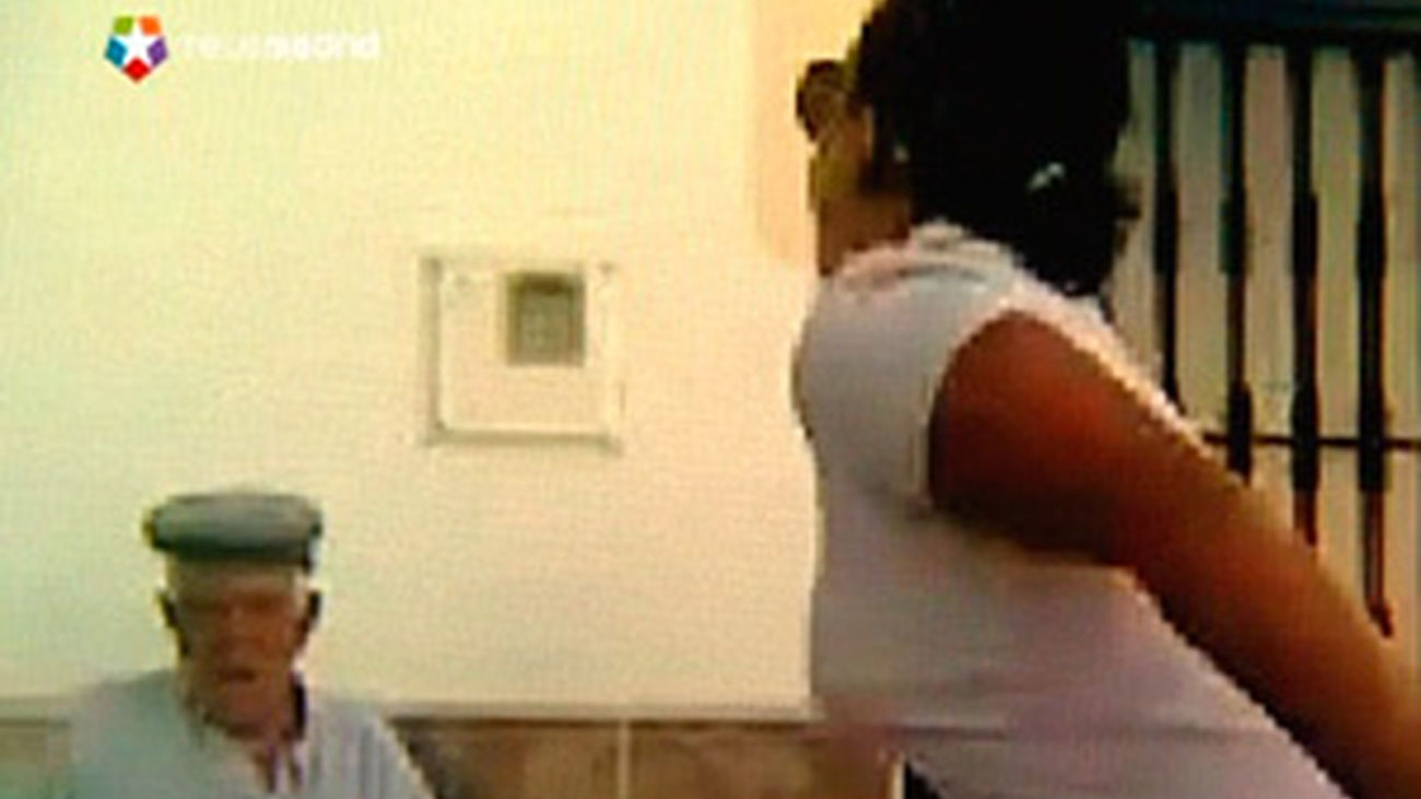 Vejación a un pobre anciano