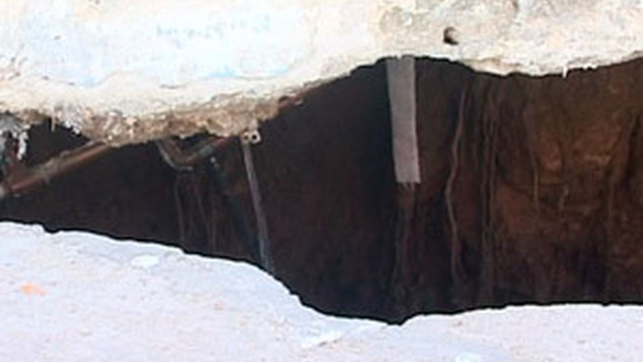 Se lo tragó la tierra, pero está vivo de milagro