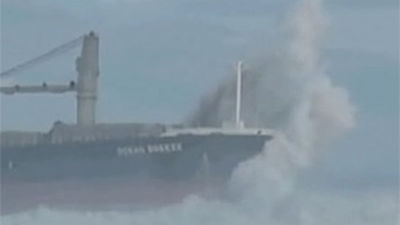 Una fuerte marejada azota la costa de Valparaiso