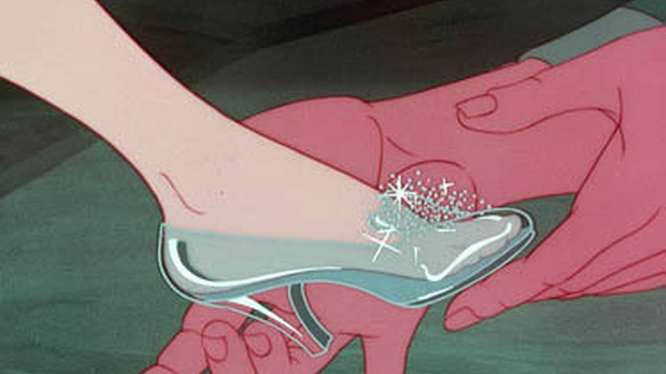 El zapato de cristal de Louboutin busca "Cenicienta" moderna