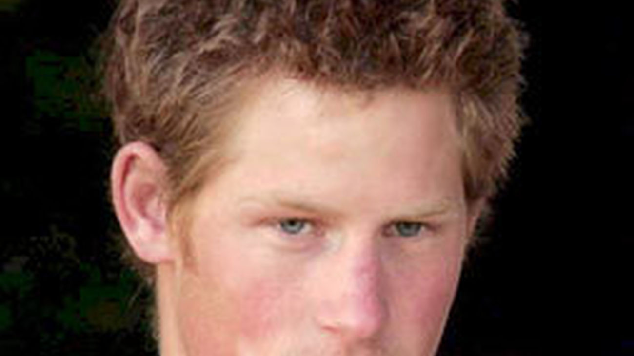 Publican unas fotos que muestran un supuesto desnudo del príncipe Enrique