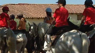 La Comunidad de Madrid favorece la integración de niños tutelados a través de la hipoterapia