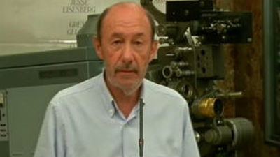 Rubalcaba se fija como primer objetivo para 2013 que se prorrogue  la ayuda de 400 euros