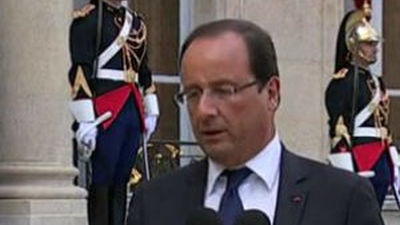 Hollande pide que deje de cuestionarse la permanencia de Grecia en el euro