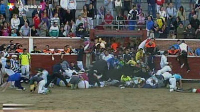 Un gran tapón en la plaza causa 31 heridos en el encierro de "sanse"