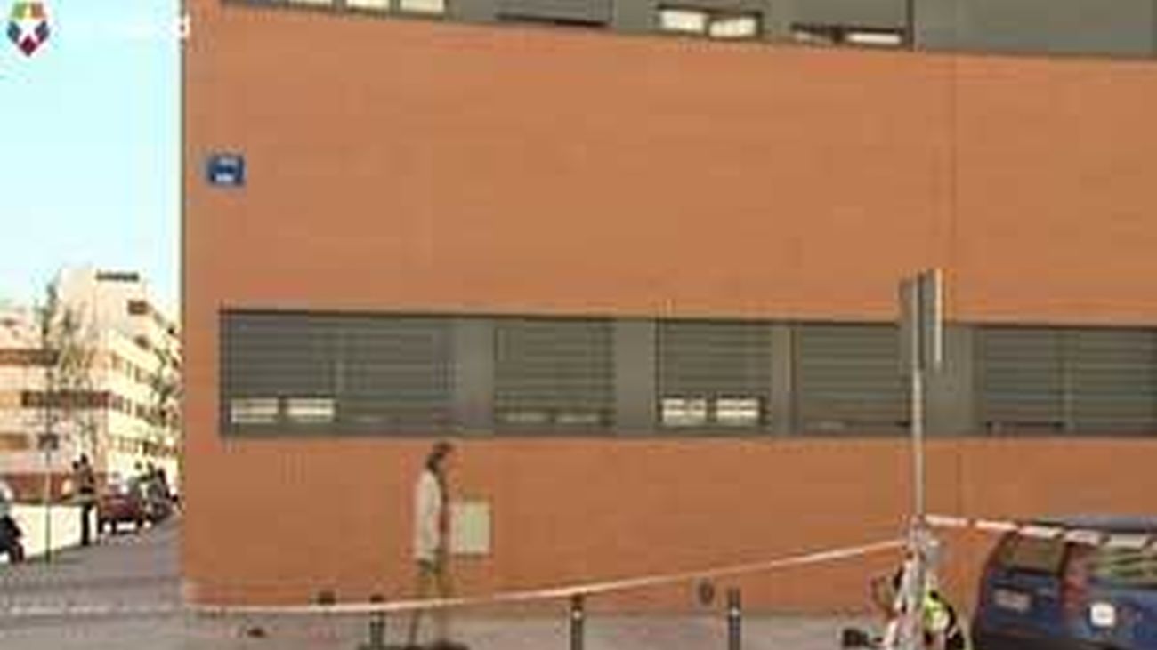 Encuentran en una calle de Móstoles a un varón con dos heridas de bala