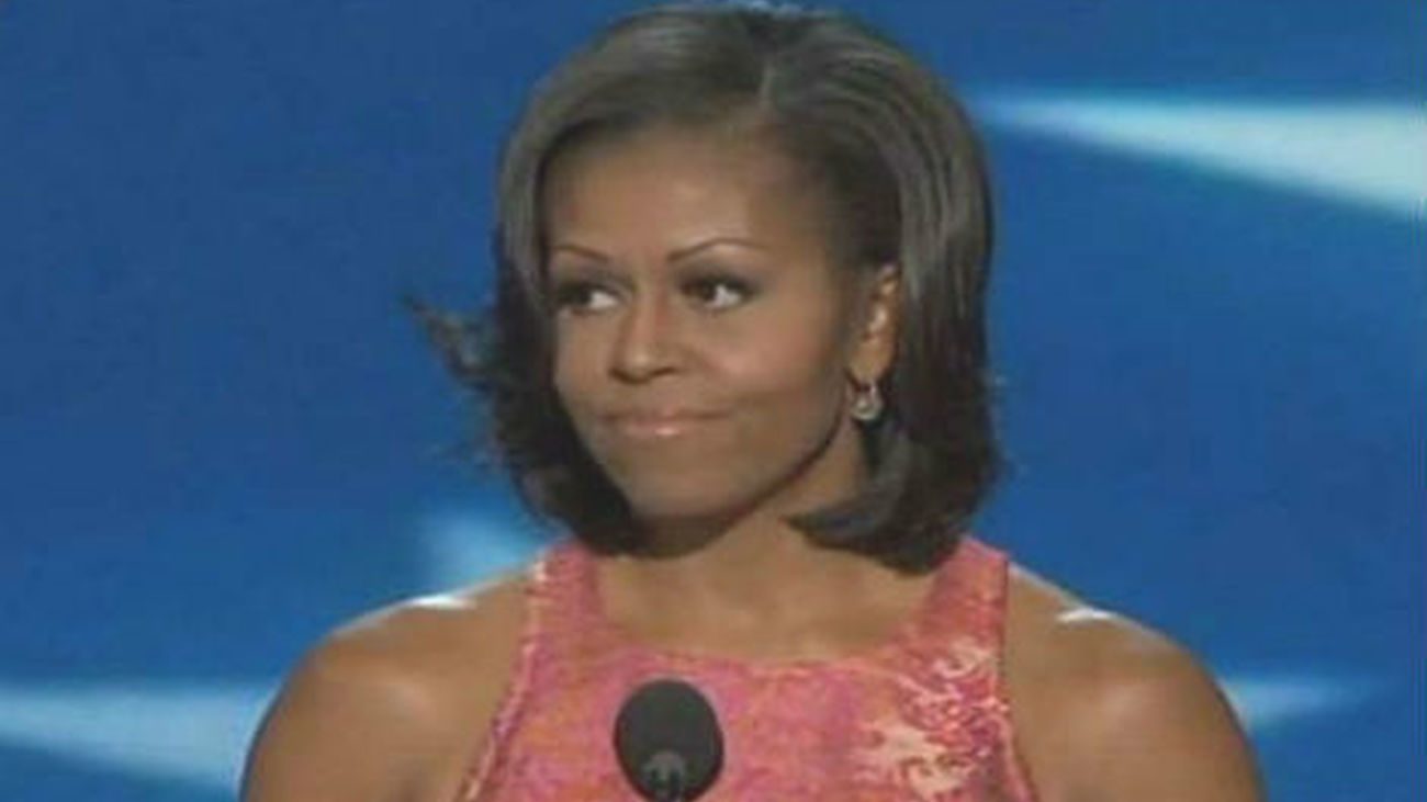 Michelle Obama urge a decir "basta" a Trump por "intolerable" trato a mujeres