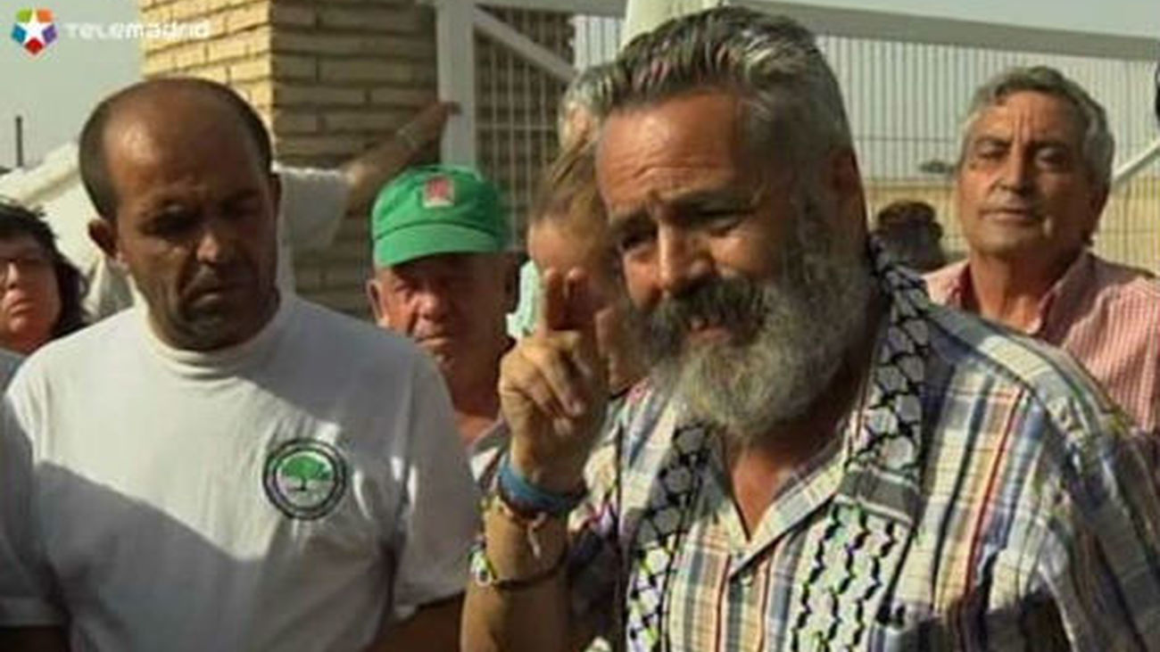 Unos 1.300 simpatizantes del SAT ocupan un banco en Utrera