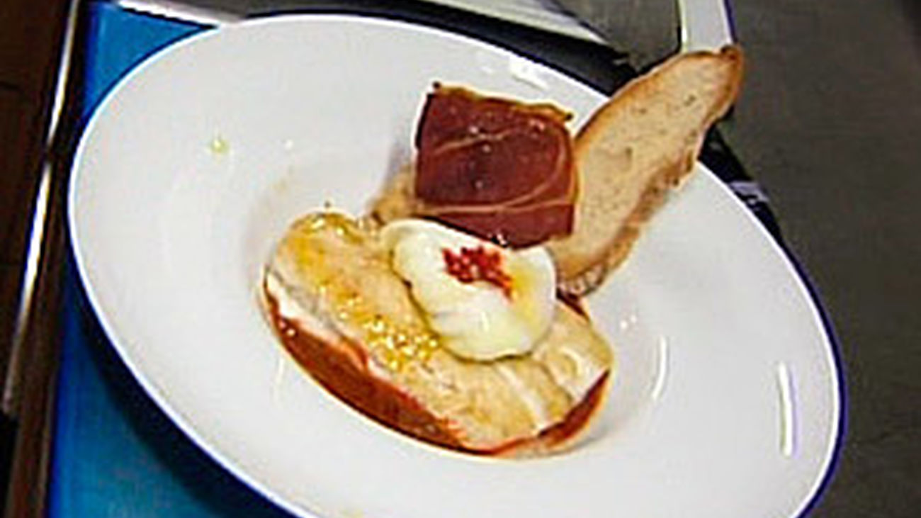 Merluza con salsa de sopa castellana